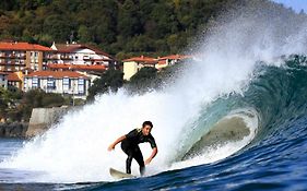 Apartamentos Mundaka Surf Camp